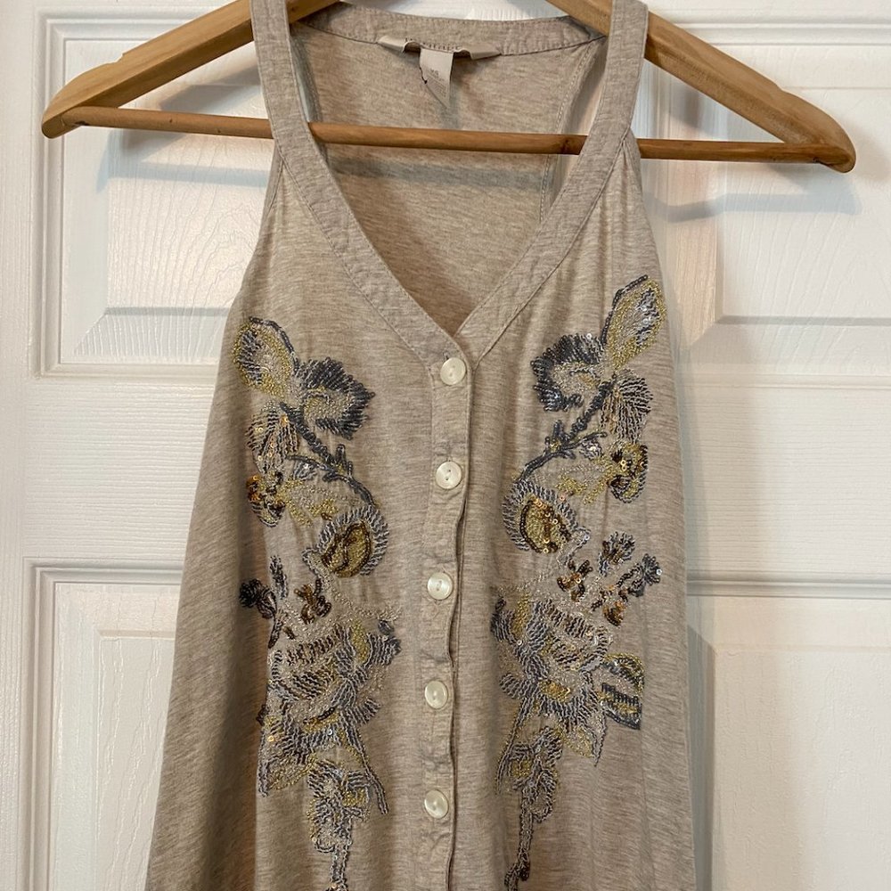 Banana Republic Tank Top Perfect for Outdoor Festivals
